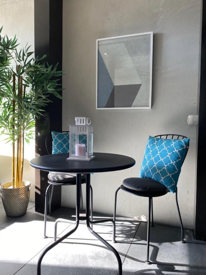 Midnight Luxe 1Br 1Bath Apartment 104 In The Heart Of Braddon Pool Sauna Secure Parking Wine Wifi Canberra Exteriör bild