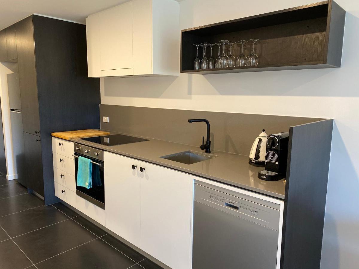 Midnight Luxe 1Br 1Bath Apartment 104 In The Heart Of Braddon Pool Sauna Secure Parking Wine Wifi Canberra Exteriör bild