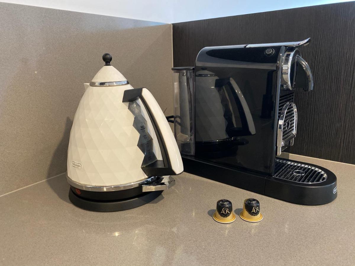 Midnight Luxe 1Br 1Bath Apartment 104 In The Heart Of Braddon Pool Sauna Secure Parking Wine Wifi Canberra Exteriör bild
