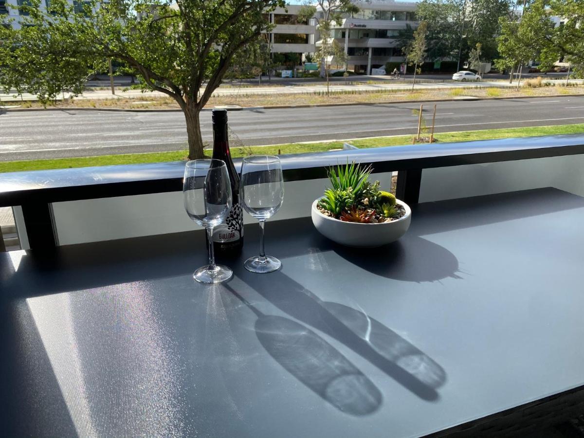 Midnight Luxe 1Br 1Bath Apartment 104 In The Heart Of Braddon Pool Sauna Secure Parking Wine Wifi Canberra Exteriör bild