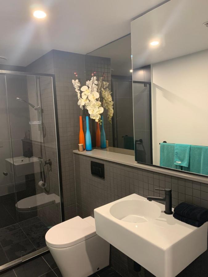 Midnight Luxe 1Br 1Bath Apartment 104 In The Heart Of Braddon Pool Sauna Secure Parking Wine Wifi Canberra Exteriör bild