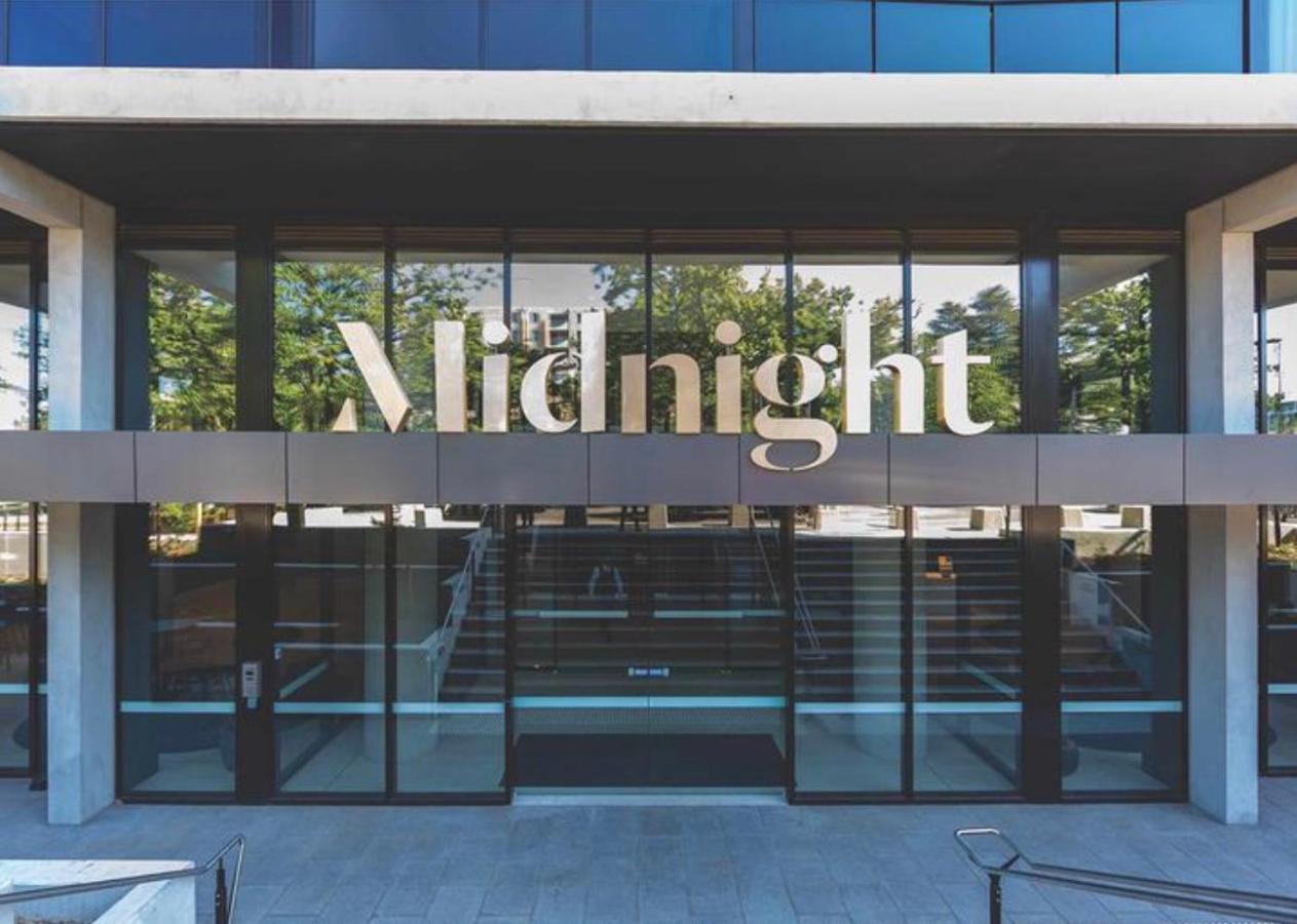 Midnight Luxe 1Br 1Bath Apartment 104 In The Heart Of Braddon Pool Sauna Secure Parking Wine Wifi Canberra Exteriör bild