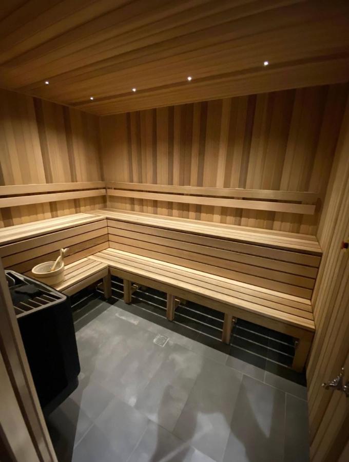 Midnight Luxe 1Br 1Bath Apartment 104 In The Heart Of Braddon Pool Sauna Secure Parking Wine Wifi Canberra Exteriör bild