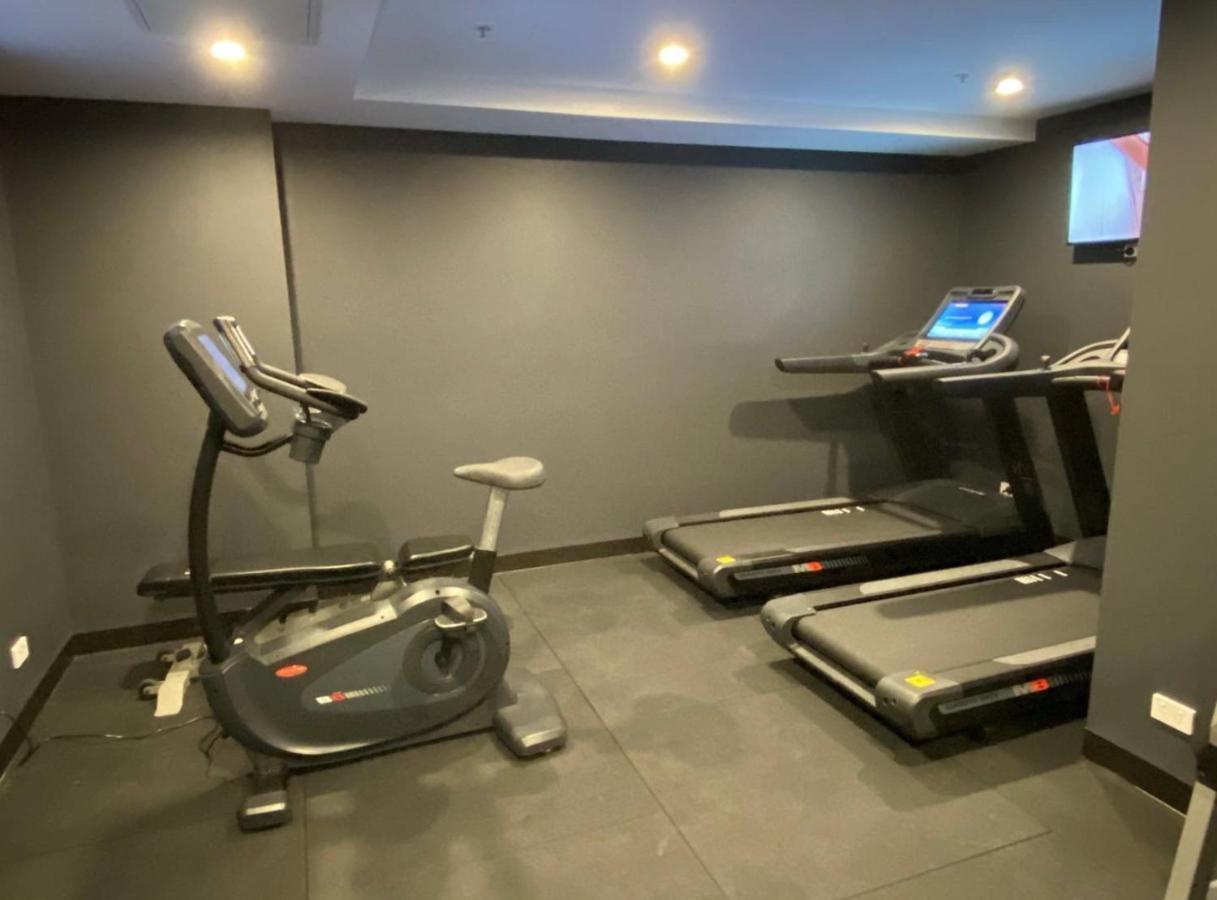Midnight Luxe 1Br 1Bath Apartment 104 In The Heart Of Braddon Pool Sauna Secure Parking Wine Wifi Canberra Exteriör bild
