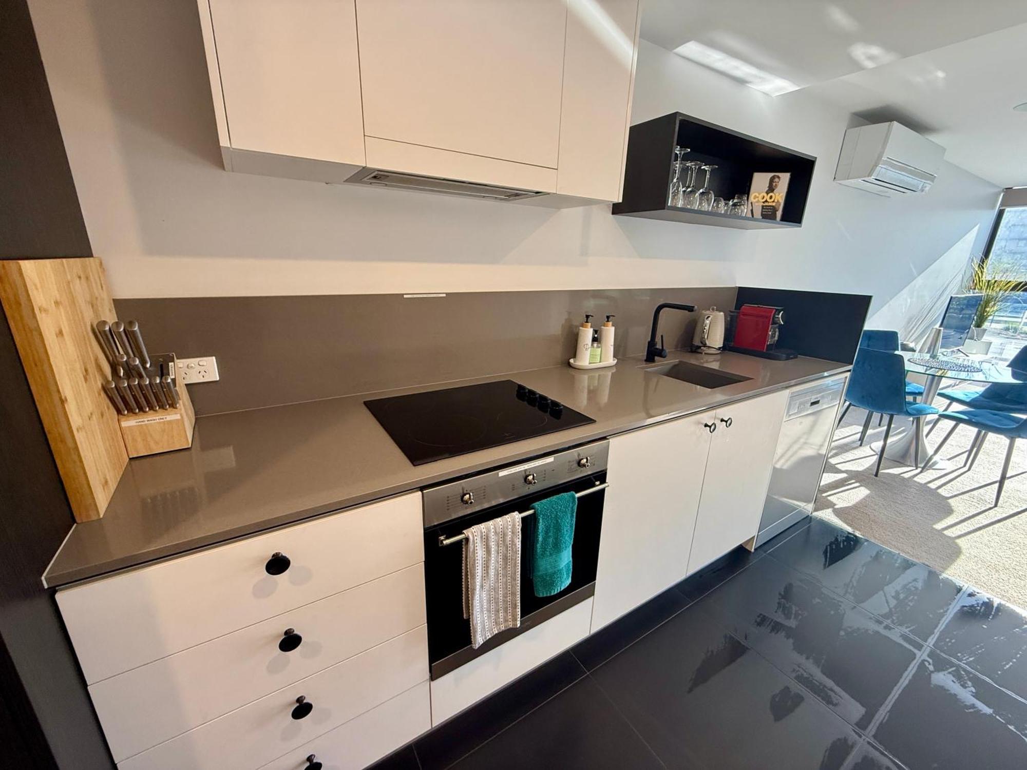 Midnight Luxe 1Br 1Bath Apartment 104 In The Heart Of Braddon Pool Sauna Secure Parking Wine Wifi Canberra Exteriör bild