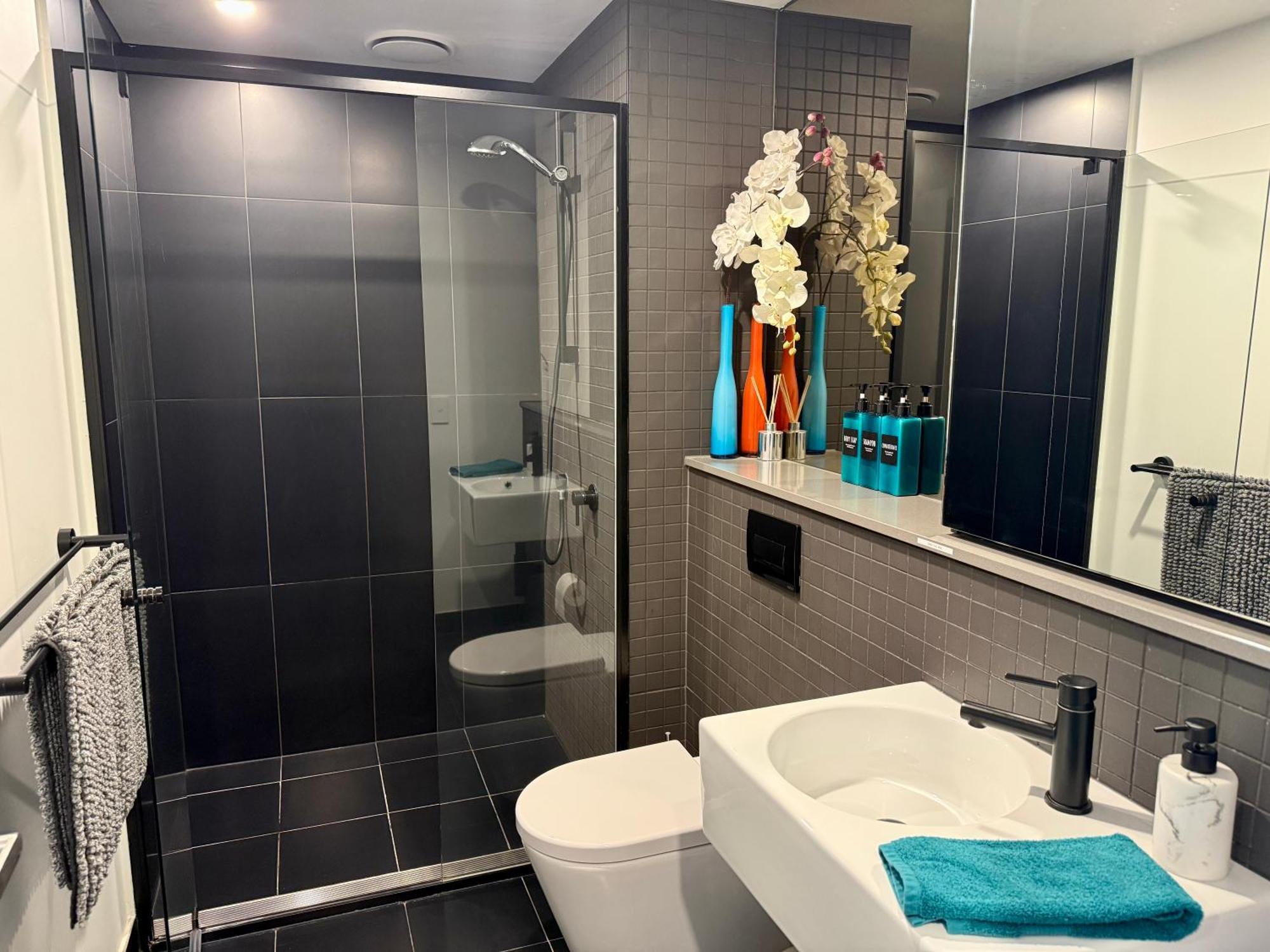 Midnight Luxe 1Br 1Bath Apartment 104 In The Heart Of Braddon Pool Sauna Secure Parking Wine Wifi Canberra Exteriör bild