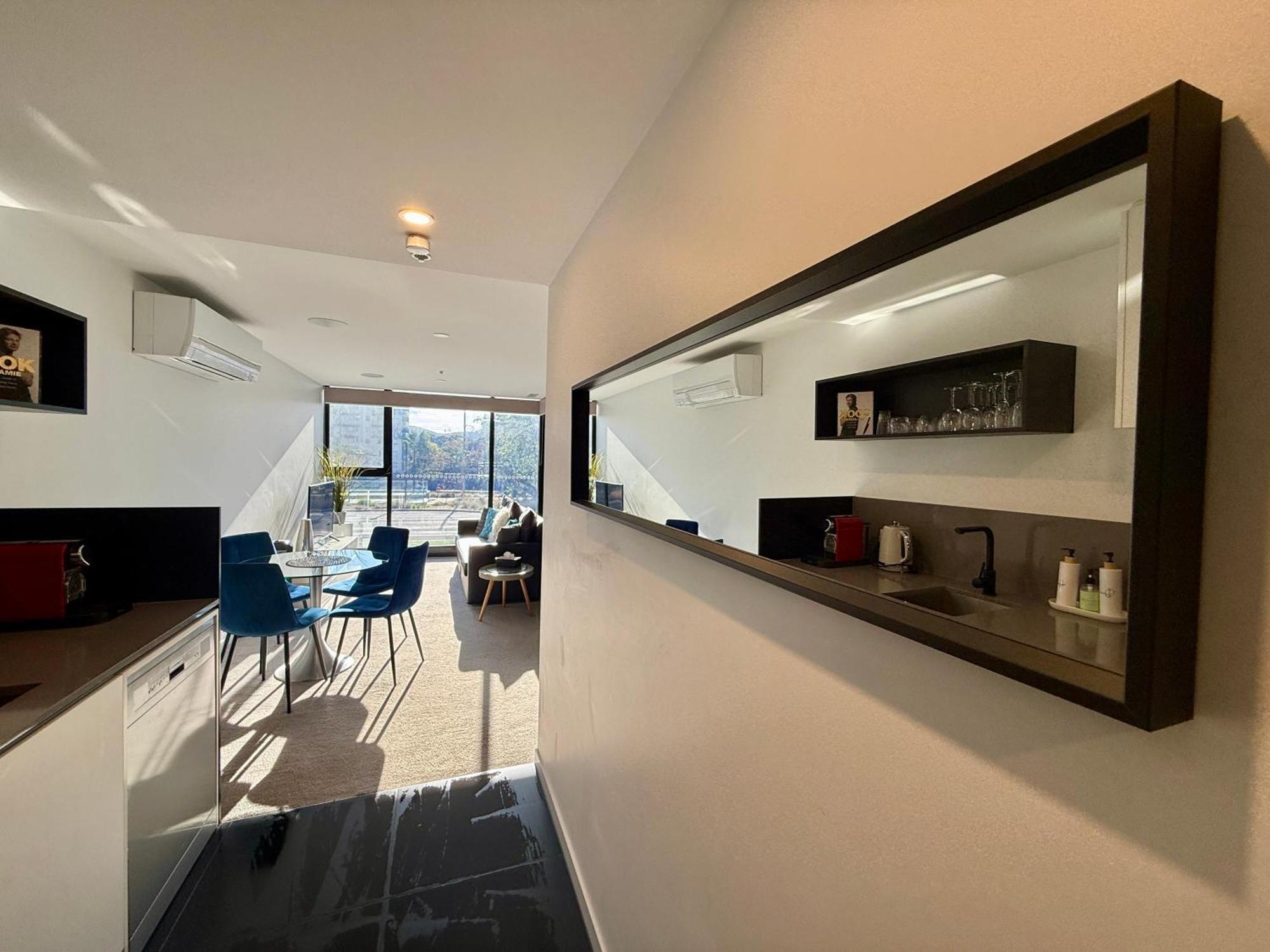 Midnight Luxe 1Br 1Bath Apartment 104 In The Heart Of Braddon Pool Sauna Secure Parking Wine Wifi Canberra Exteriör bild