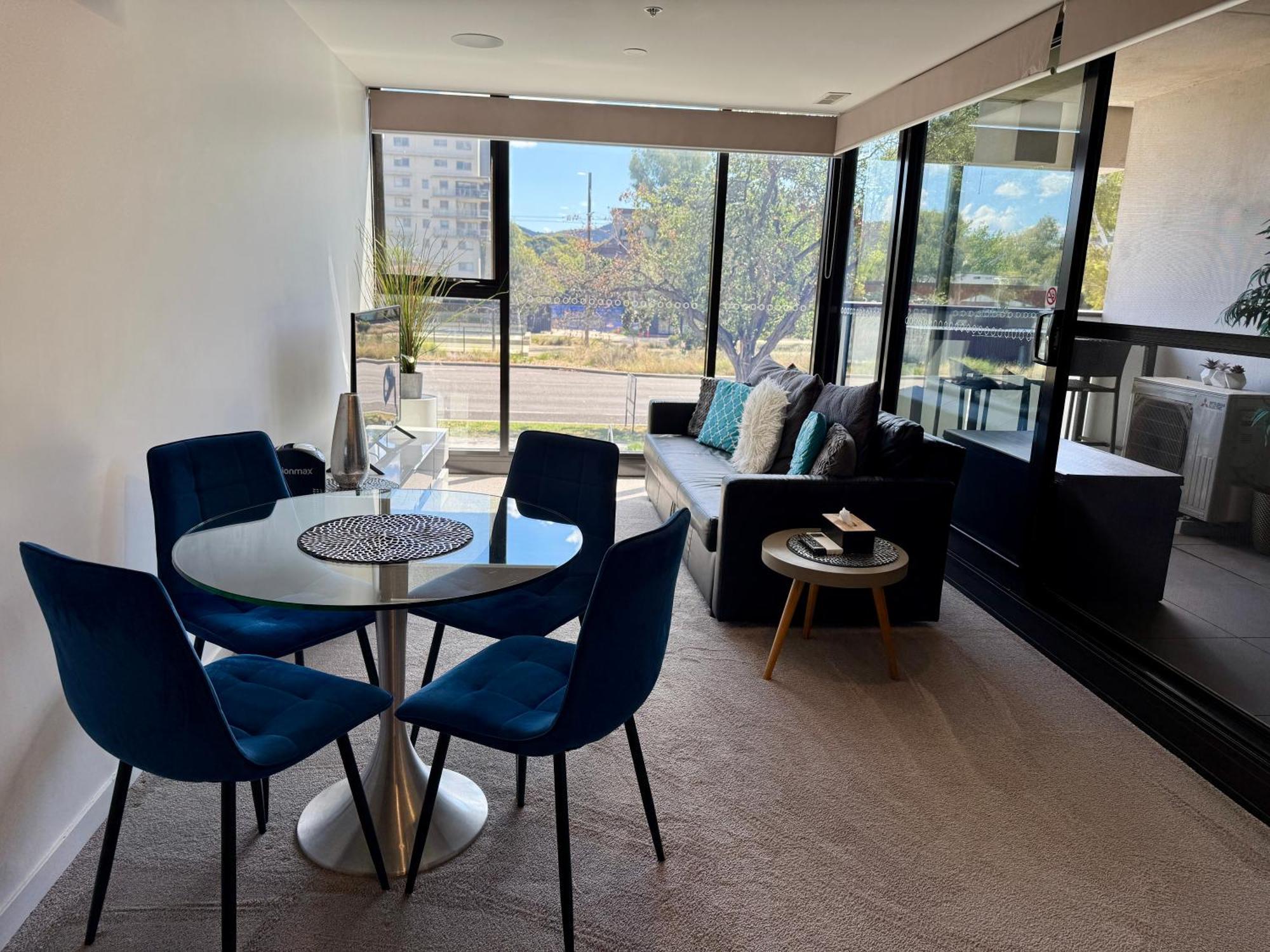 Midnight Luxe 1Br 1Bath Apartment 104 In The Heart Of Braddon Pool Sauna Secure Parking Wine Wifi Canberra Exteriör bild