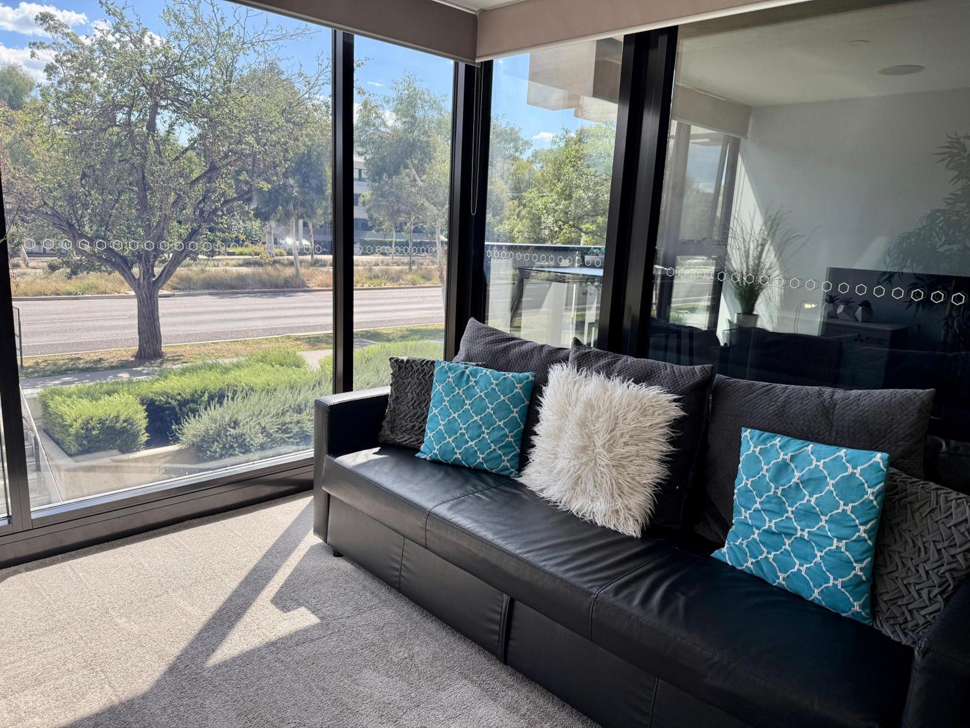 Midnight Luxe 1Br 1Bath Apartment 104 In The Heart Of Braddon Pool Sauna Secure Parking Wine Wifi Canberra Exteriör bild