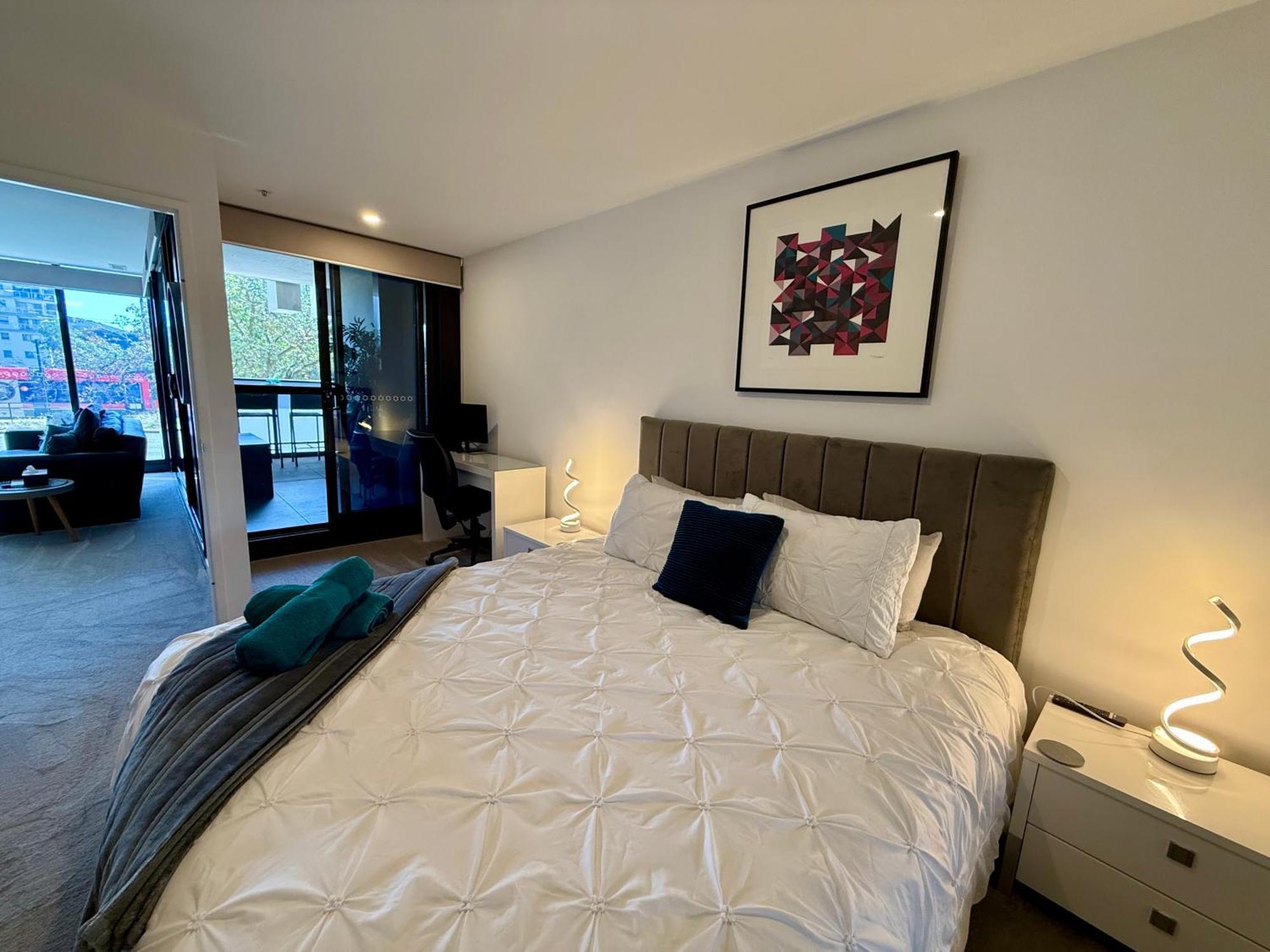 Midnight Luxe 1Br 1Bath Apartment 104 In The Heart Of Braddon Pool Sauna Secure Parking Wine Wifi Canberra Exteriör bild